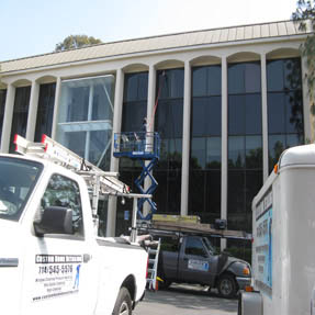 Pressure Washing Commerical Building